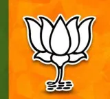 BJP releases video of Rahul Gandhi misbehaving with a woman police officer
