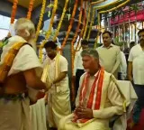 Chandrababu Naidu offers silk clothes to Goddess Durga on Indrakeeladri
