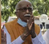 LK Advani recovers and returns home from hospital