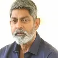Actor Jagapatibabu visits kadthal pyramid kendra