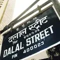 Stock markets close in green