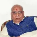 MP Governor Lalji Tandon Put On Venitalor Support