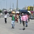 Migrant workers coming back to mumbai