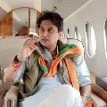 Jyothiraditya Faux pas Vote for Hand