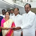 Congress leaders questions CM KCR decision after gave a chance to PV daughter in MLC elections