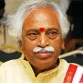 Congress MLAs misbehaves with Bandaru Dattatreya