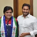 Comedian Ali mentions Rajinikatnth dialogue to praise CM Jagan