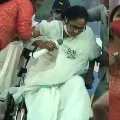 Mamata Benerjee Stand After Listening National Anthem
