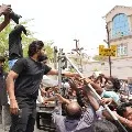 Huge fan crowd at Allu Arjun house in Hyderabad