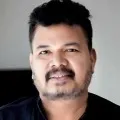 Shankar is doing remake of Aparichitudu movie in Bollywood