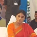 Police breaks YS Sharmila protest at Indira Park