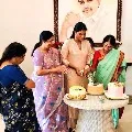 Sharmila attends her mother YS Vijayamma birthday celebrations