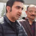 Gambhir distributing Fabiflu for free