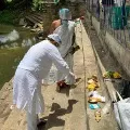 Muslim MP done the last rites of a Brahmin professor