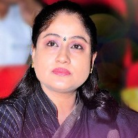 Vijayasanthi furious over TRS Govt 