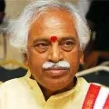 HP Governor Bandaru Dattatreya escapes safely from road accident