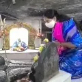 Kalvakuntla Kavitha offered prayers at Siddulagutta Sivalayam
