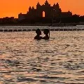 Kohli and Anushka relaxed in Gulf waters as ABD clicked a photograph