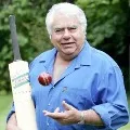 Wicket keeping legend Farukh Engineer supports Sunil Gavaskar