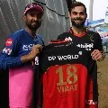 Kohli gifts his jersey to IPL new sensation Rahul Tewatia