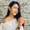 niharika mocks netizen
