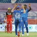 Delhi bowlers restricts Banglore batsmen