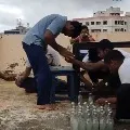 Youth removes battle caps with forehead as Guinness recognized the record