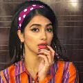 Pooja Hegde plays as standup commedian