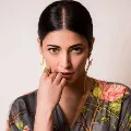 Shruti Hassan makes herself a face mask