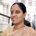 Konda Surekha fires on Congress seniors