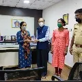 Mumbai woman spend a day in police station after bought second hand phone