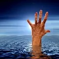 Sundupalli SI rescue 6 people who are stranded in flood water