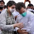 Rahul Gandhi fell down as Priyanka came to console her brother