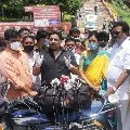 Budda Venkanna visits Kankadurga temple silver chariot and fired on minister vellampalli and temple eo