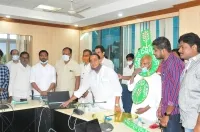గ్రీన్ ఇండియా ఛాలెంజ్ పై రూపొందించిన పాటను ఆవిష్కరించిన మంత్రి ఇంద్రకరణ్ రెడ్డి