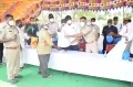 నిత్యావసర వస్తువులను పంపిణీ చేసిన తెలంగాణ మంత్రి పువ్వాడ 