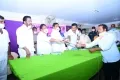 రైతుల‌తో కూలీల అనుసంధానానికి ప్ర‌య‌త్నాలు: తెలంగాణ మంత్రి ఎర్ర‌బెల్లి