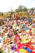 మేడారం జాతరలో భక్తులు.. ఫోటోలు  ఇవిగో!