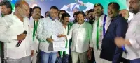 బాధితుడికి రూ.25 ల‌క్ష‌ల ఎల్వోసీని అంద‌జేసిన ఏపీ మంత్రి వెల్లంపల్లి