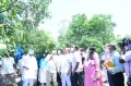 సిక్కంతో మామిడి కాయ‌ల‌ను కోసిన మంత్రి ఎర్రబెల్లి