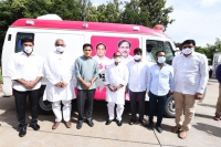 'గిఫ్ట్‌ ఏ స్మైల్‌’ అంబులెన్స్‌ వాహనాలను ప్రారంభించిన మంత్రి కేటీఆర్