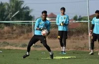 Hyderabad, Chennaiyin battle for three vital points