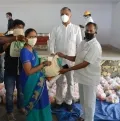 పేద ఫాస్టర్లకు నిత్యావసర సరుకుల కిట్స్ పంపిణీ చేసిన మంత్రి హరీశ్ రావు