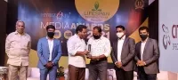 మంత్రి కేటీఆర్ చేతుల మీదుగా ప్రత్యేక జ్యూరీ అవార్డును అందుకున్న టీ-శాట్ సీఈఓ