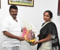 మంత్రి తలసాని శ్రీనివాసయాదవ్ ని కలిసిన హైదరాబాద్ జిల్లా కలెక్టర్!