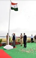 రాష్ట్రావతరణ దినోత్సవంను పురస్కరించుకుని జాతీయ పతాకాన్ని ఆవిష్కరించిన తెలంగాణ సీఎస్