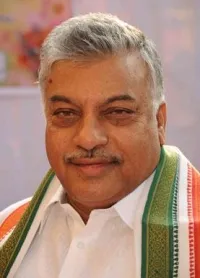 అమెరికాలో యార్లగడ్డకు శస్త్ర చికిత్స