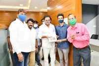 డెంగ్యూ, ఇతర కీటక జనిత వ్యాధుల విశ్లేషణపై పుస్తకం విడుదల చేసిన మంత్రి కేటీఆర్