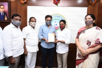 తెలంగాణ ప్రభుత్వం దళిత, గిరిజనుల అభివృద్ధి సంక్షేమానికి కట్టుబడి ఉంది: మంత్రి కేటీఆర్ 