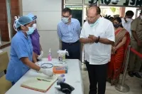 CS Somesh Kumar visits King Koti hospital, Hyderabad